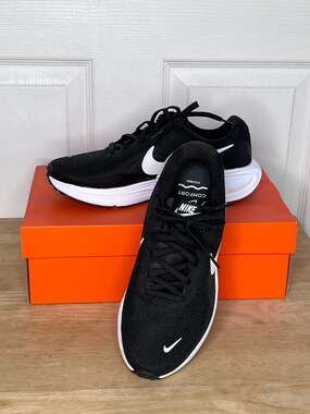 Nike Women’s Revolution size 8 WIDE Black White Running Shoe HQ1995-002